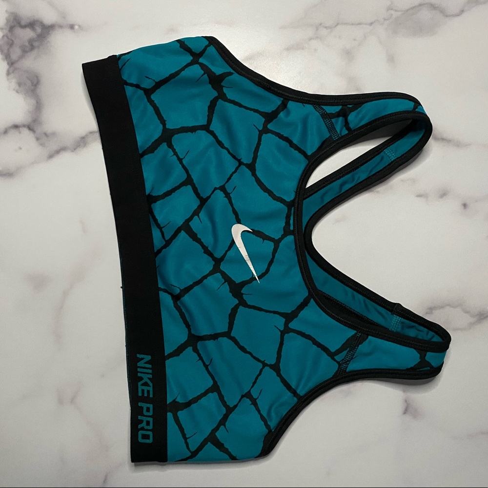 Nike pro sports bra